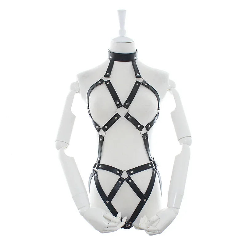 Robe libertine - Ensemble sexy en cuir avec ceinture et bijoux corporels