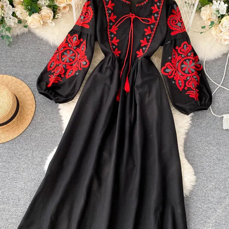 Robe bohème plissée à fleurs brodées pour femmes Shally