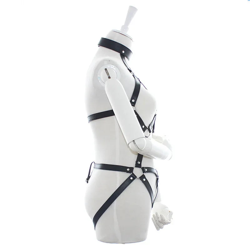 Robe libertine - Ensemble sexy en cuir avec ceinture et bijoux corporels
