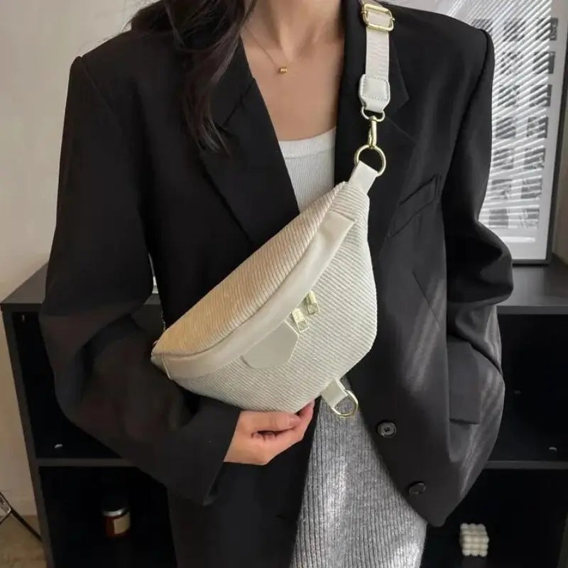 Sac à main banane velours blanc
