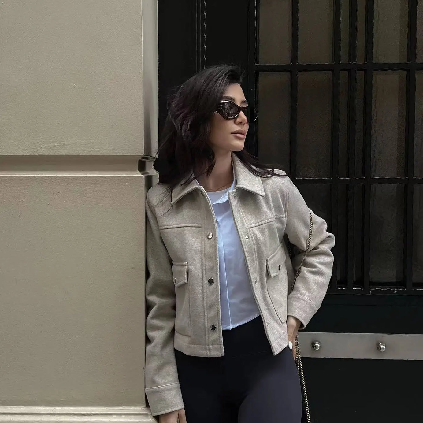Schicke Jacke mit buntem Kragen mit Lift für Damen