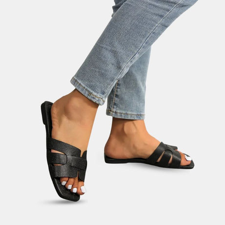 Sandale Style Tong Noire et Design