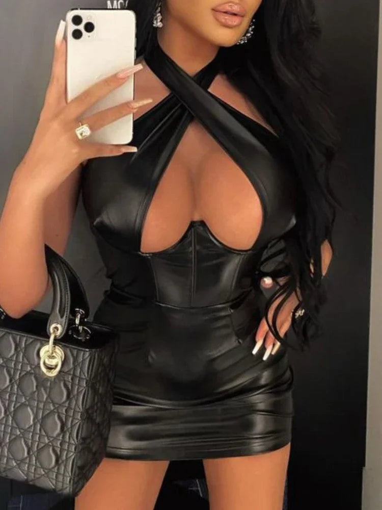 Robe libertine - Robe moulante en simili cuir à épaules dénudées