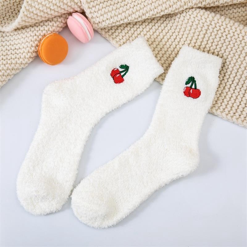 Chaussettes chaudes et moelleuses pour femme avec broderie décorative de fruits Anna