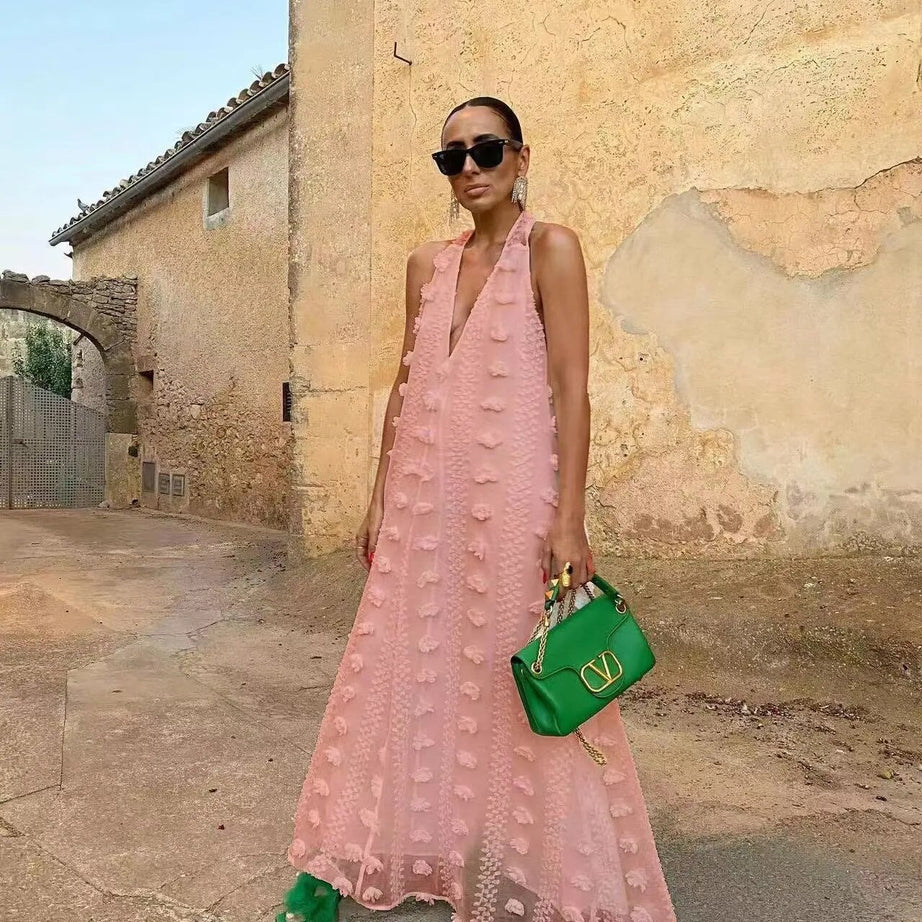 Robe gâteau florale, col à la mode, balayage au sol