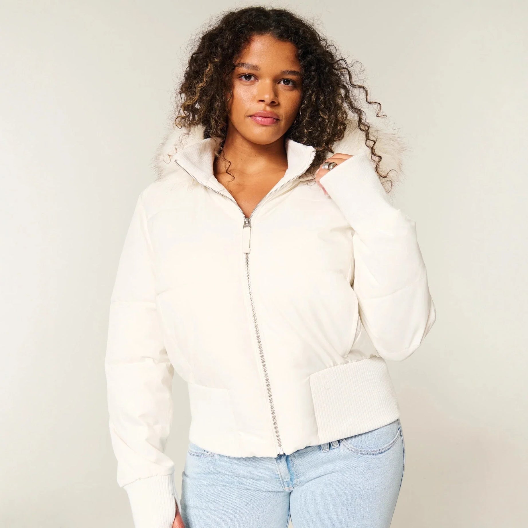 Blouson d’hiver femme matelassé avec capuche amovible