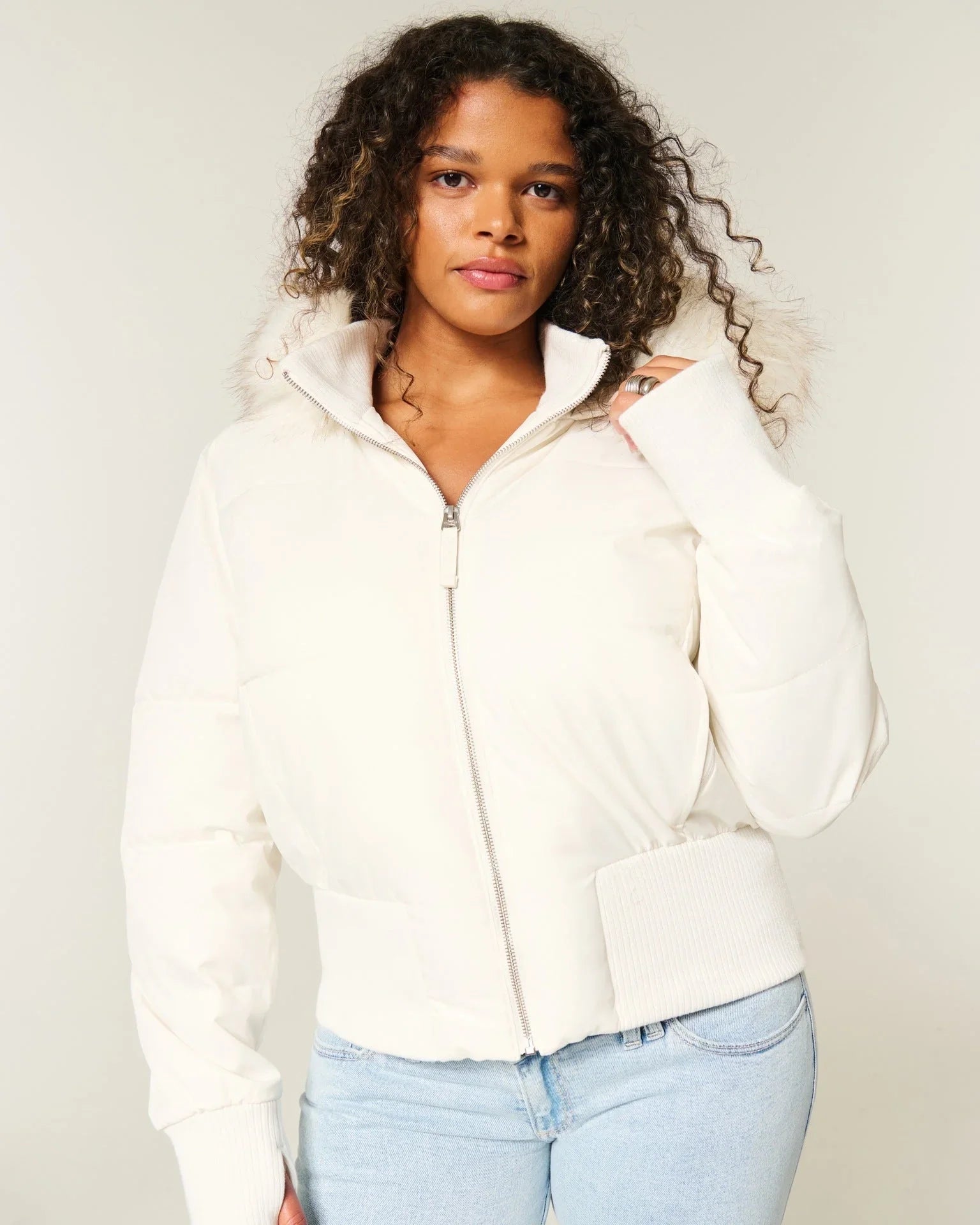 Blouson d’hiver femme matelassé avec capuche amovible