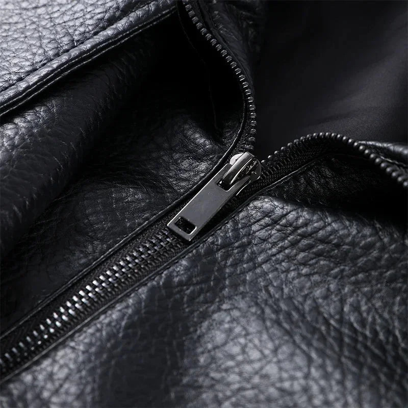 Veste noire pour femme en simili cuir avec col montant | coupe loose zippée