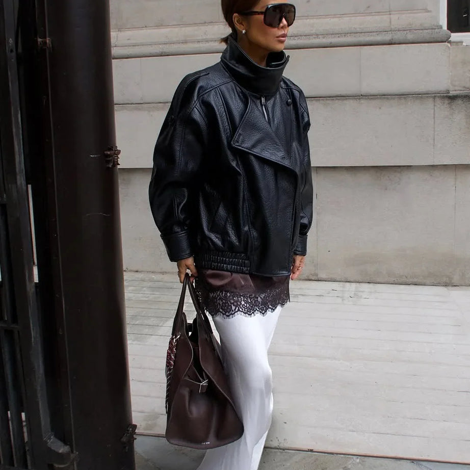 Veste noire pour femme en simili cuir avec col montant | coupe loose zippée