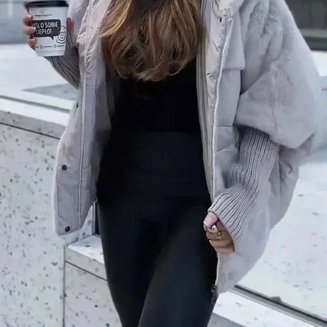 Veste pour femme avec capuche et style moderne