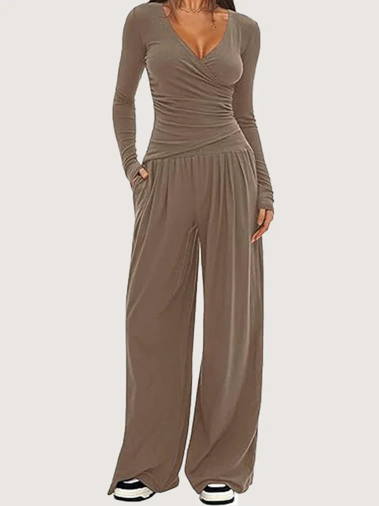 Ensemble sportswear femme avec pantalon ample et manches longues