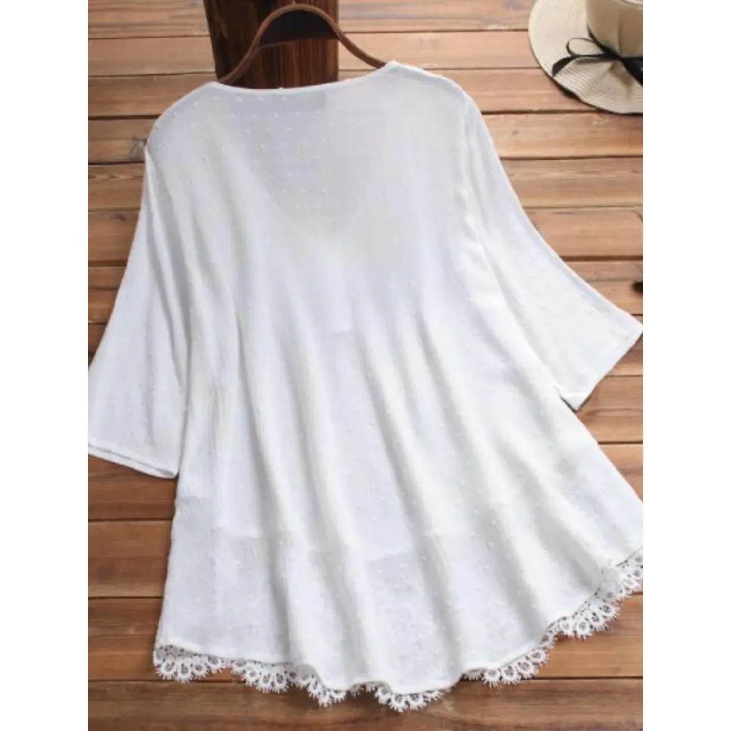 Haut en dentelle col V pour femme | Élégance et confort