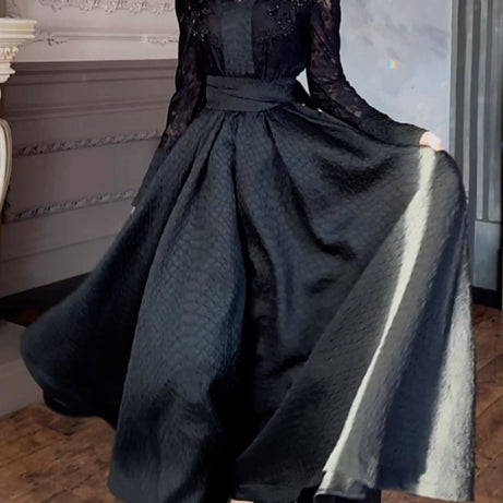 Perla - Robe maxi en dentelle et patchwork ornée de perles