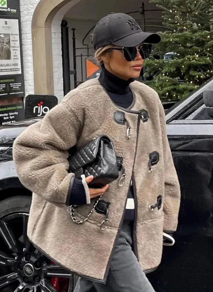 Manteau chaud femme avec fermeture décorative