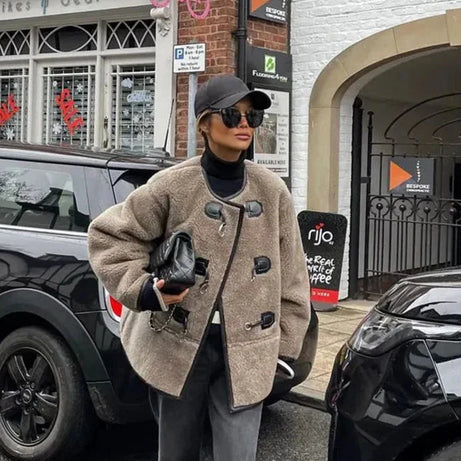 Manteau chaud femme avec fermeture décorative
