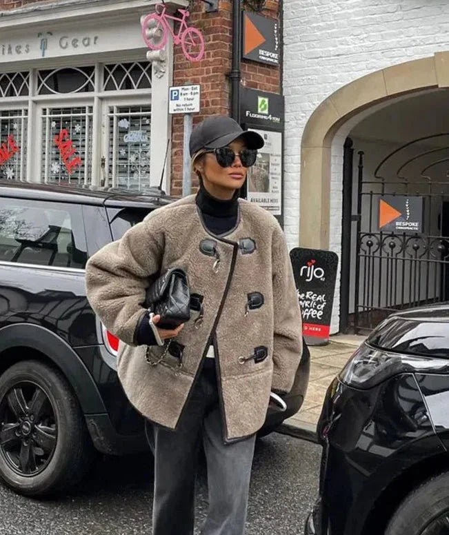 Manteau chaud femme avec fermeture décorative