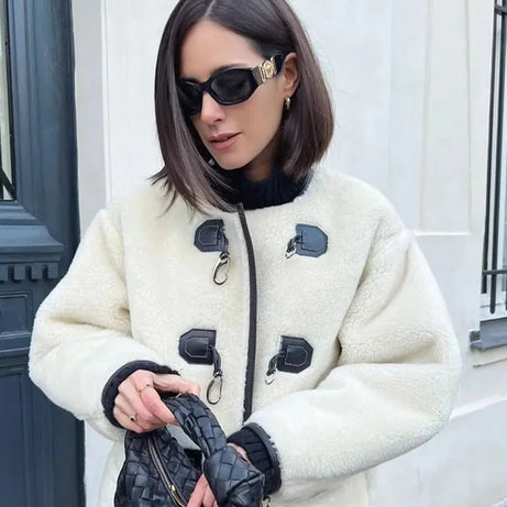 Manteau chaud femme avec fermeture décorative