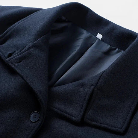 Manteau court femme avec boutons et col montant
