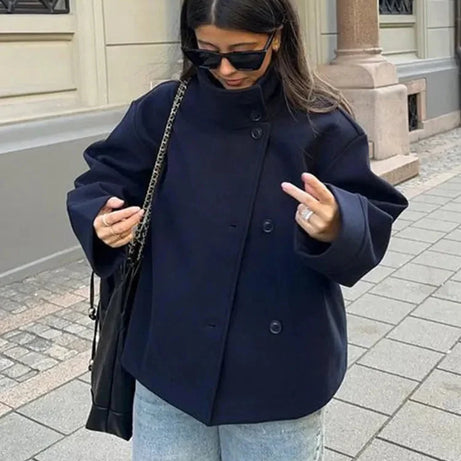 Manteau court femme avec boutons et col montant