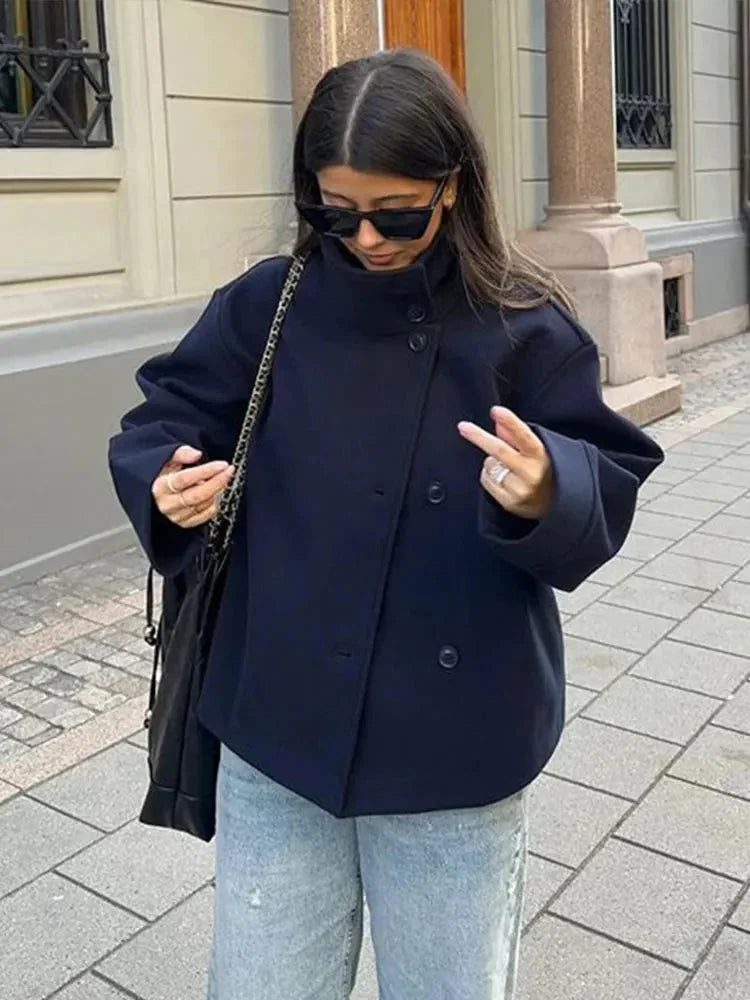 Manteau court femme avec boutons et col montant