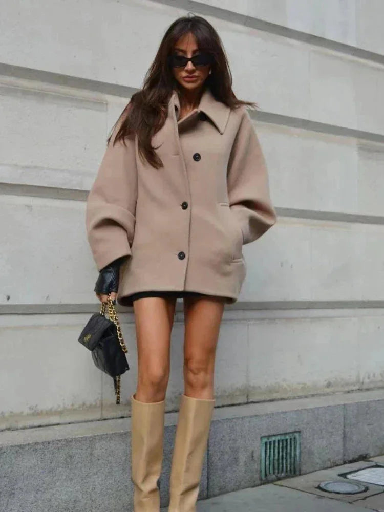 Manteau court oversize femme beige avec boutons