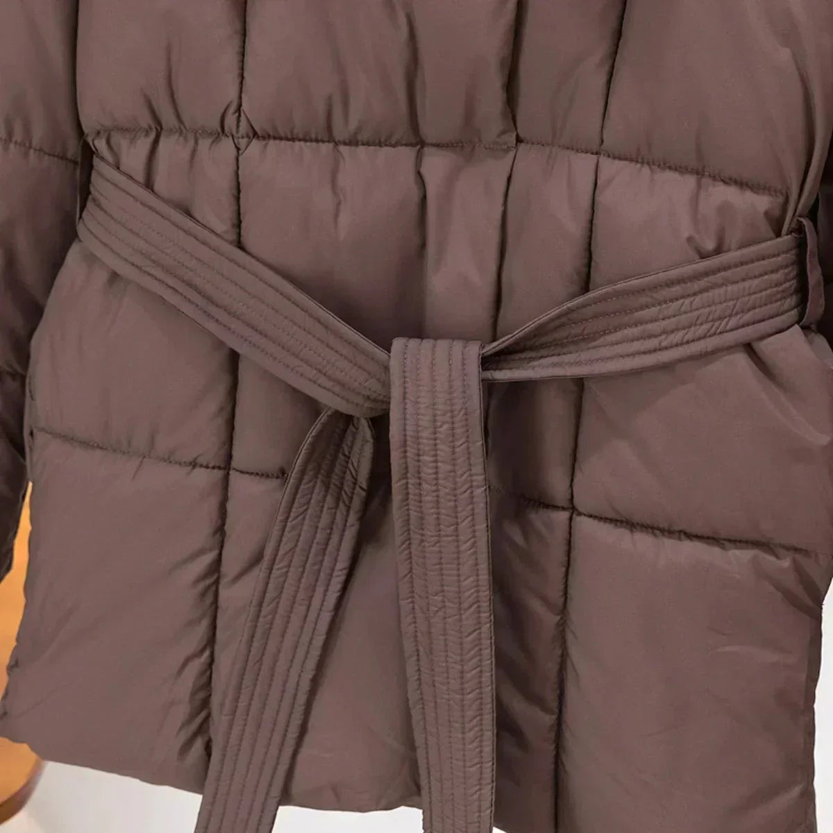 Manteau d’hiver femme avec ceinture et col élégant