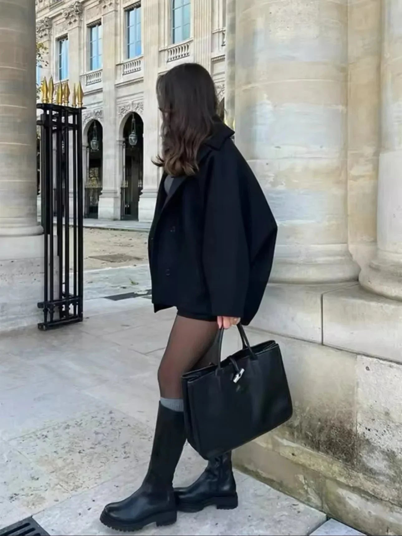 Manteau femme ample avec grands revers et boutons