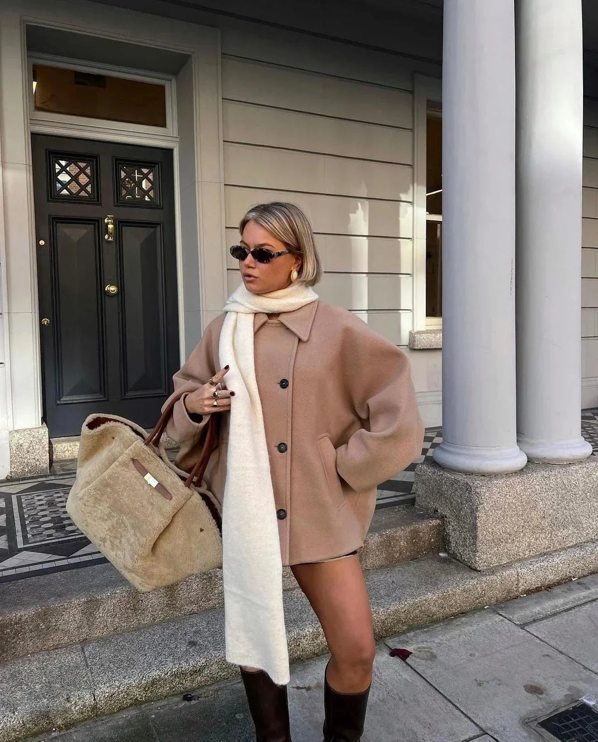 Manteau femme ample avec grands revers et boutons