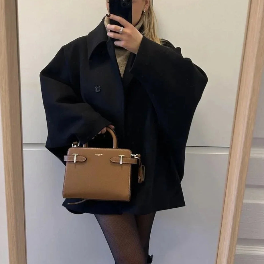 Manteau femme ample avec grands revers et boutons