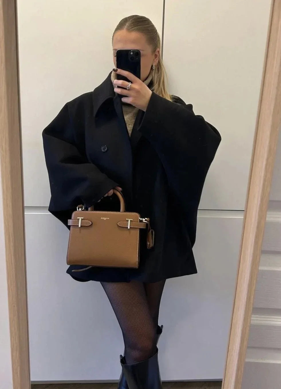 Manteau femme ample avec grands revers et boutons