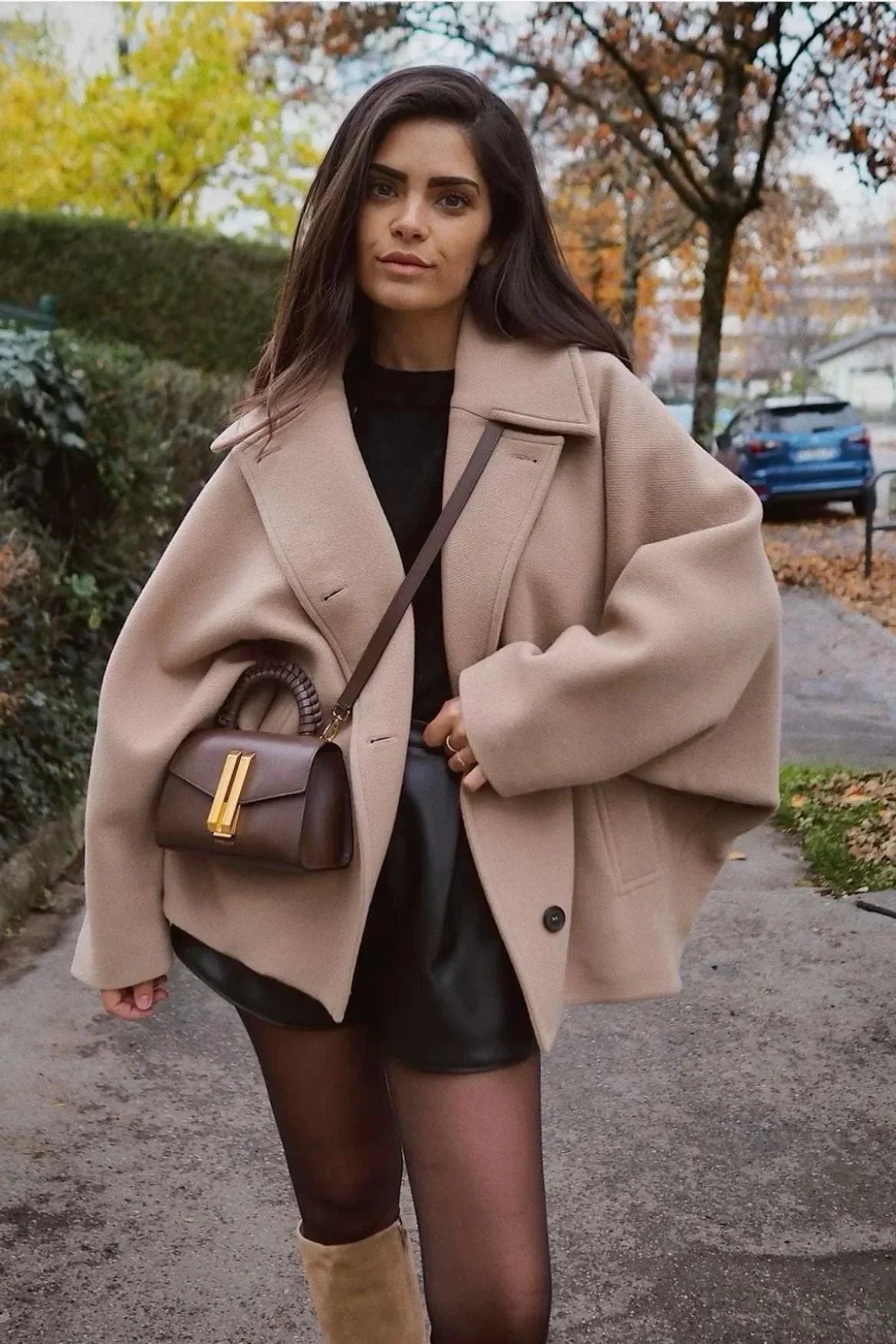 Manteau femme ample avec grands revers et boutons