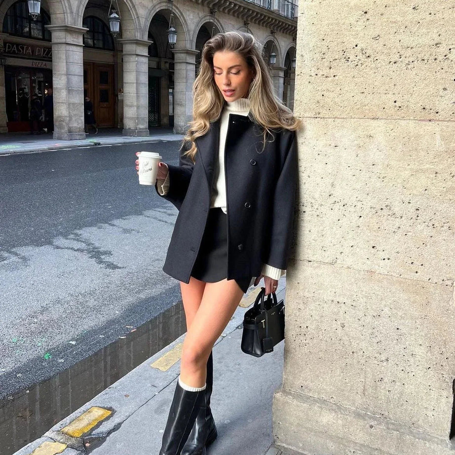 Manteau femme ample avec grands revers et boutons