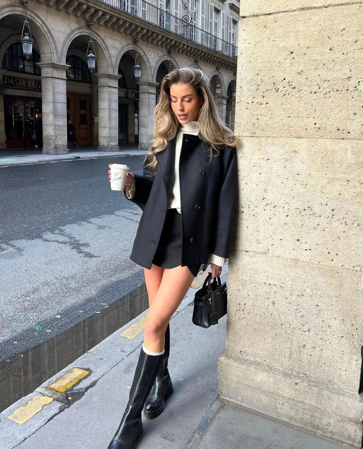 Manteau femme ample avec grands revers et boutons