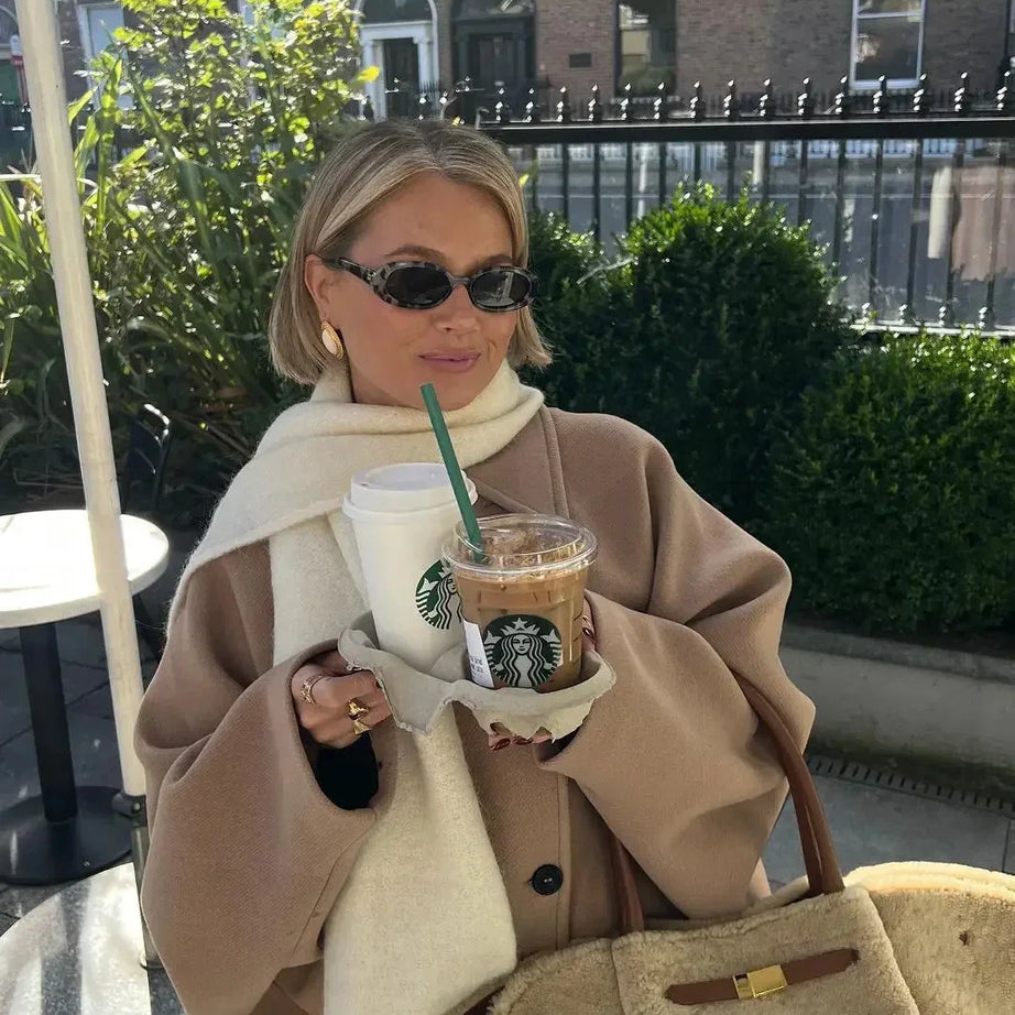 Manteau femme ample avec grands revers et boutons