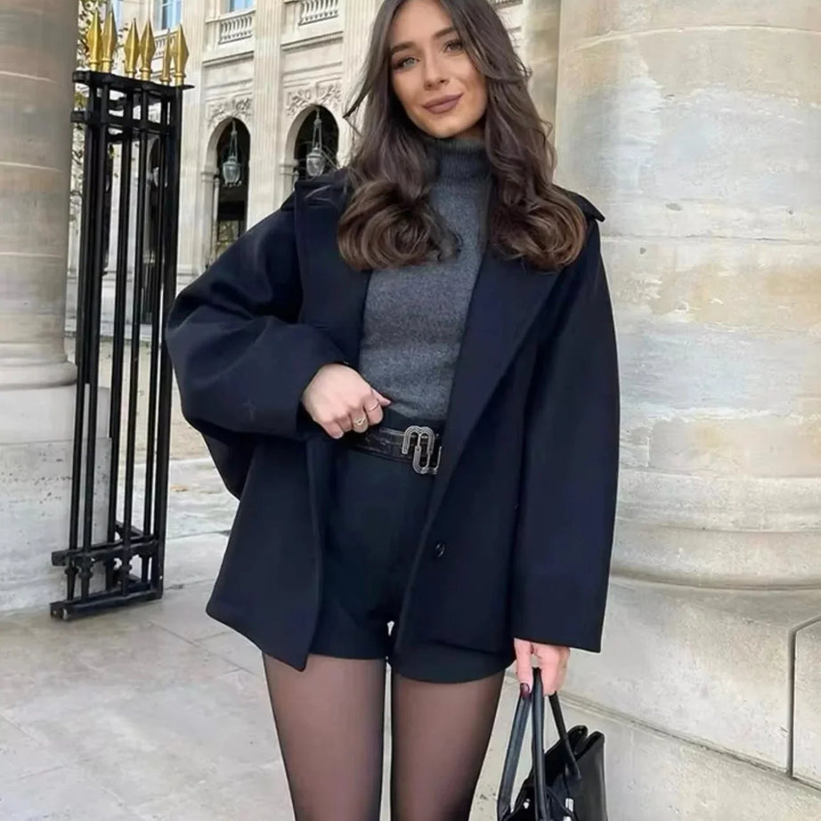 Manteau femme ample avec grands revers et boutons