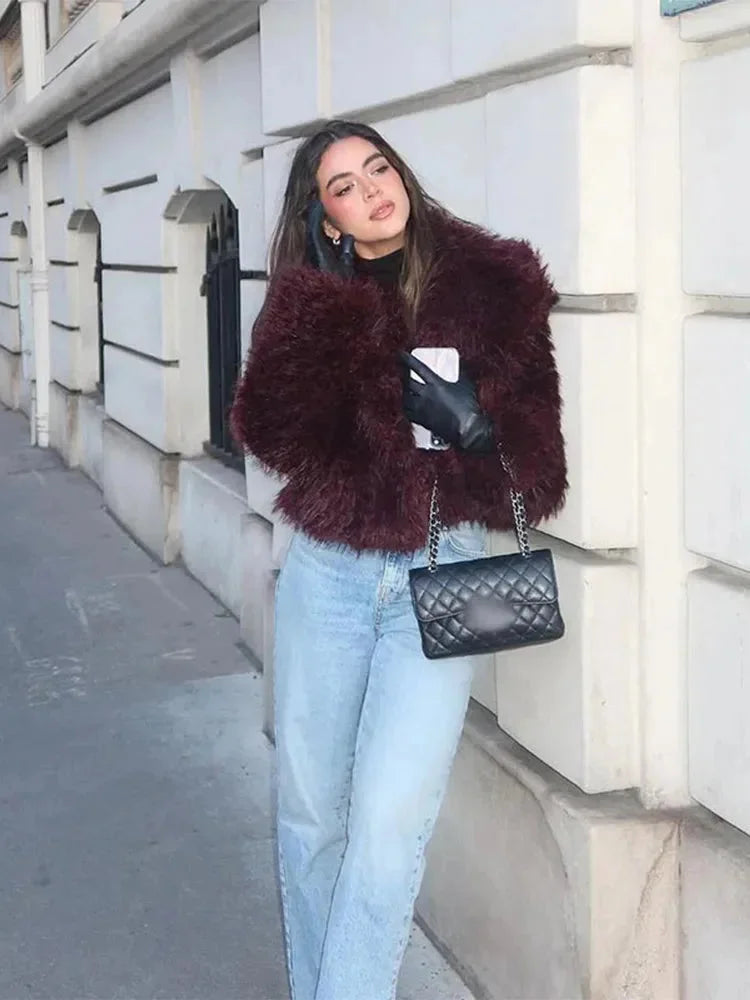 Manteau femme bordeaux en fausse fourrure avec grand col