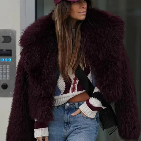 Manteau femme bordeaux en fausse fourrure avec grand col