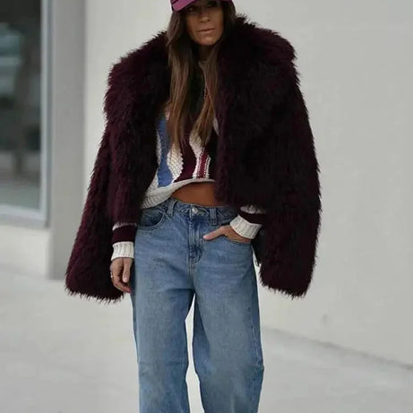 Manteau femme bordeaux en fausse fourrure avec grand col