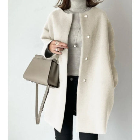 Manteau femme chic avec boutons et style moderne