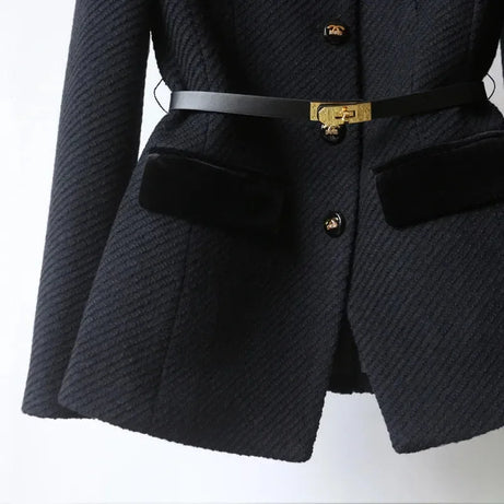 Manteau femme chic avec ceinture et boutons décoratifs