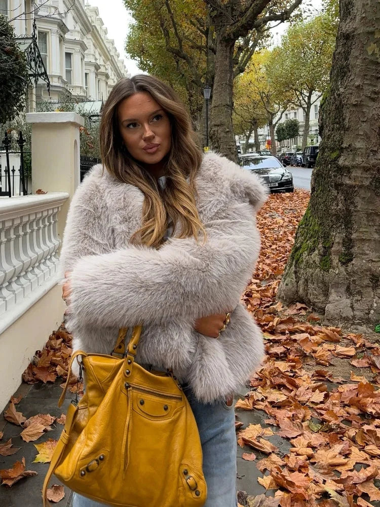 Manteau femme chic à texture douce et enveloppante