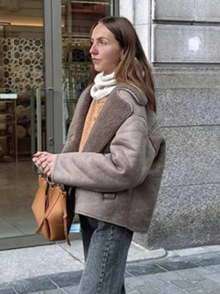 Manteau femme taupe avec col teddy et boutons