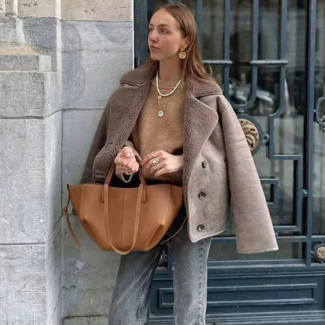 Manteau femme taupe avec col teddy et boutons