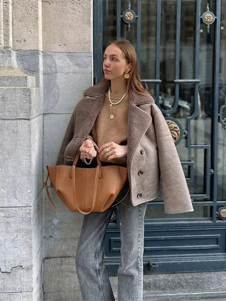 Manteau femme taupe avec col teddy et boutons
