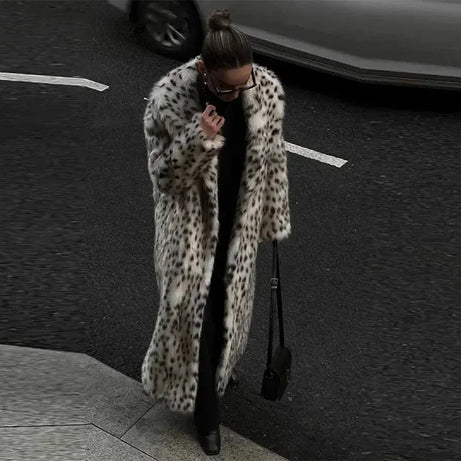 Manteau long femme imprimé léopard élégant et moderne