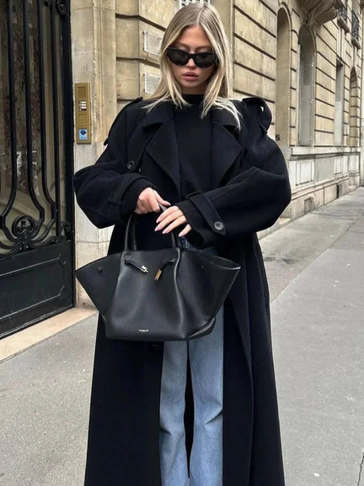 Manteau long noir femme avec ceinture et larges revers