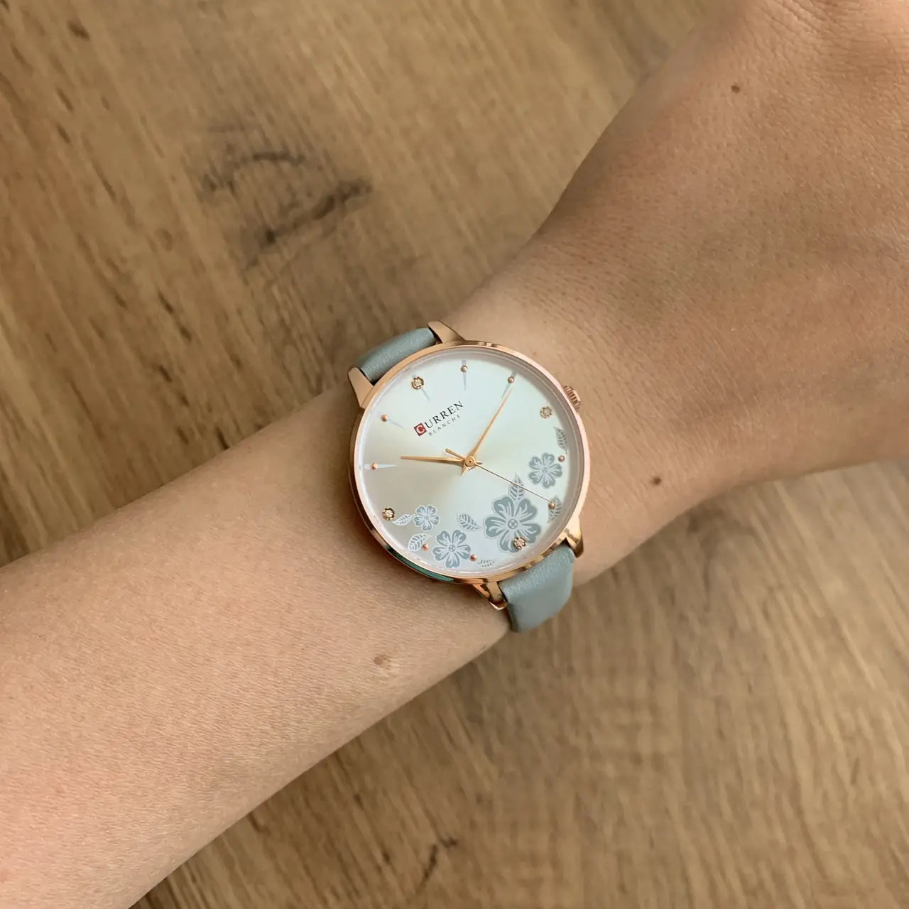 Montre Femme Fine Bracelet Cuir Bleu Ciel