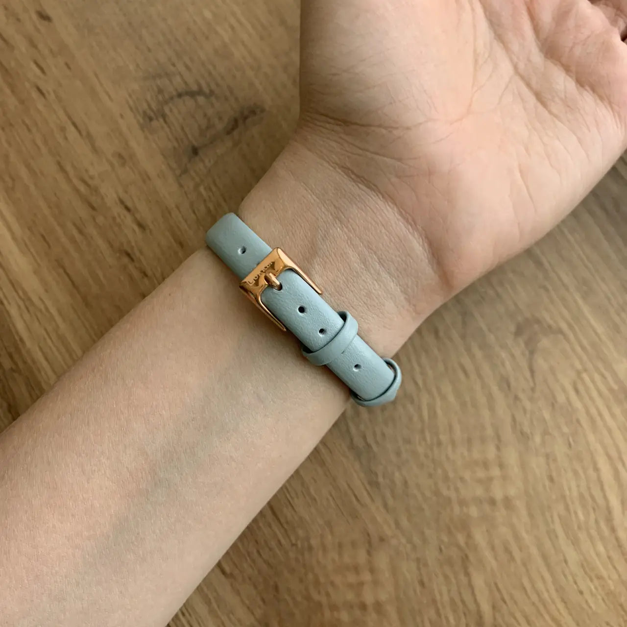 Montre Femme Fine Bracelet Cuir Bleu Ciel