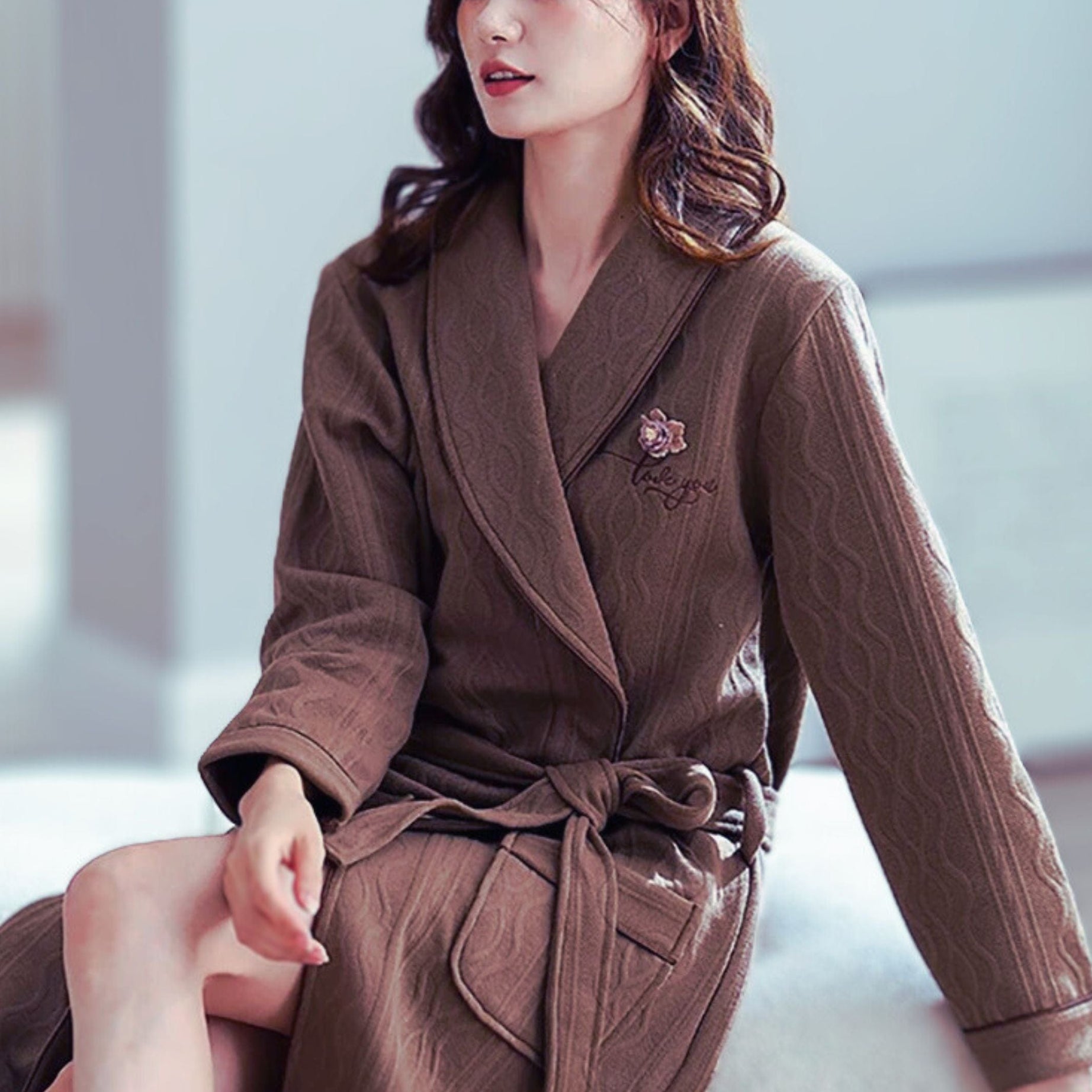 Bestickter Damenbademantel 