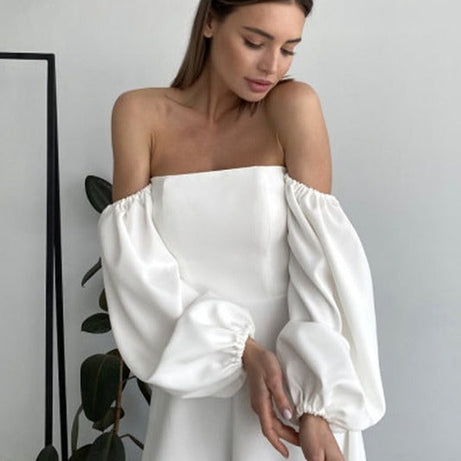 Kurzes rückenfreies Kleid